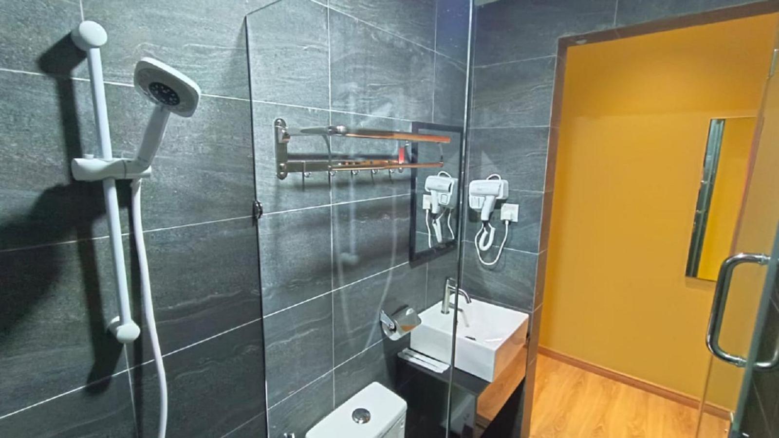 Yee Hotel Permas Jaya Johor Bahru Buitenkant foto